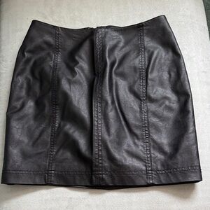 FREE PEOPLE Elegant Black Leather Mini Skirt Size 4 NWOT